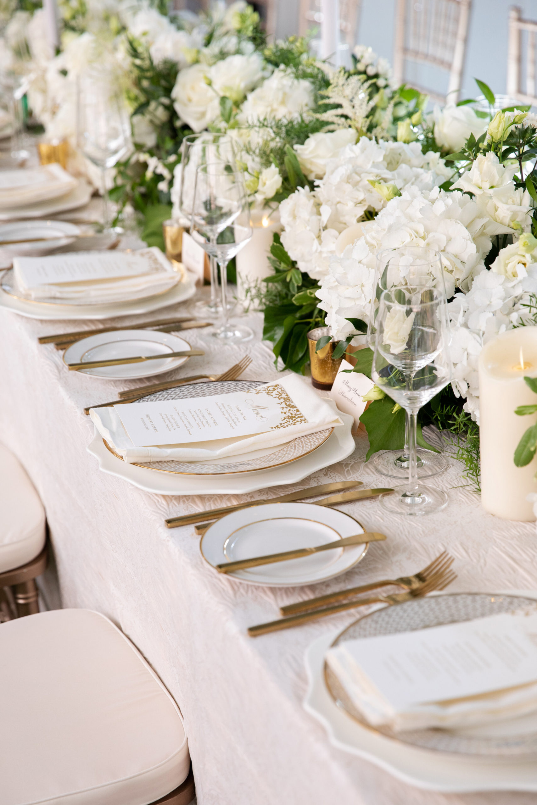 Tabletop Inspiration - Lush White Floral with Gold Accents