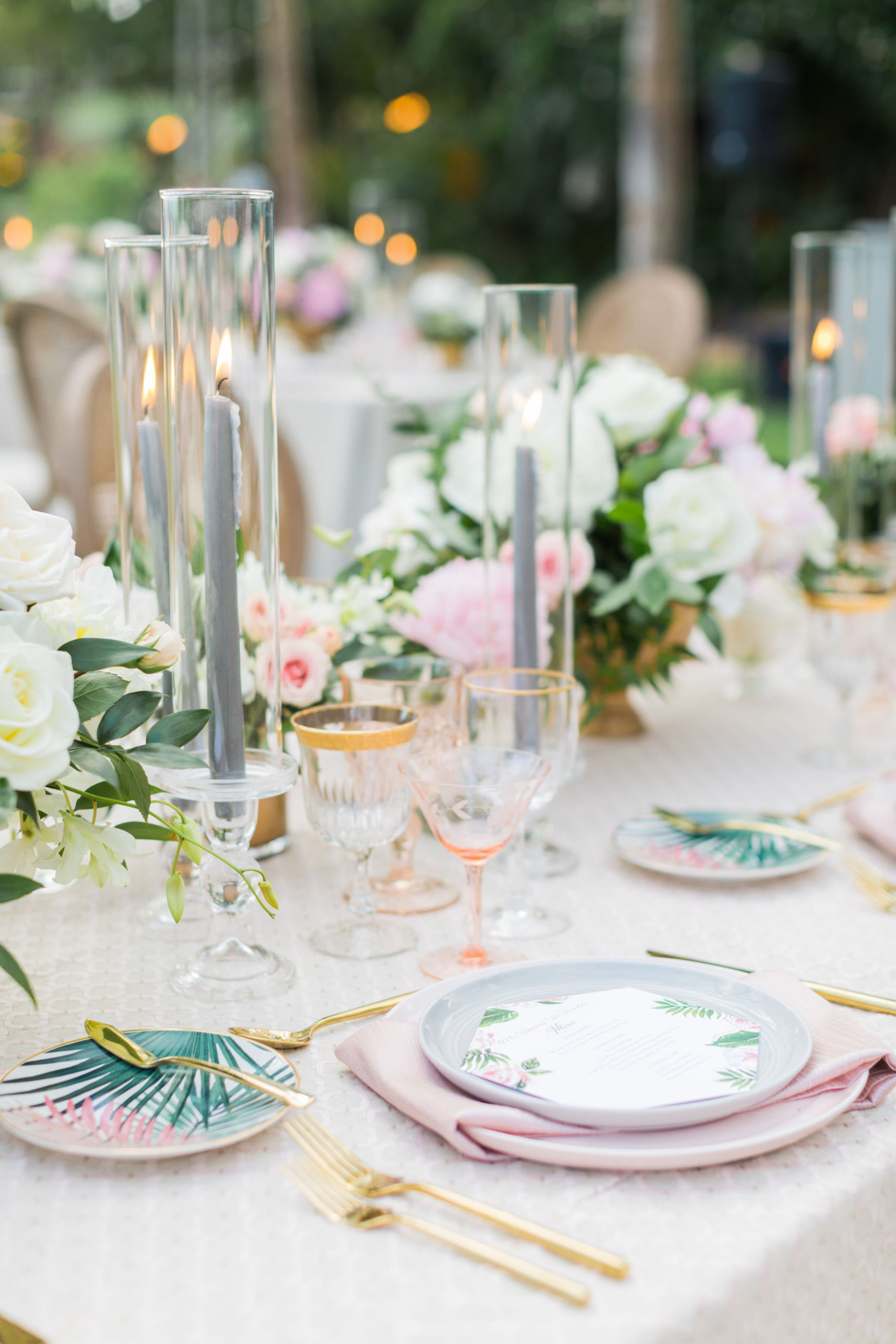 Tablescape Inspiration - Please ignore the palm plate (Too tropical)
