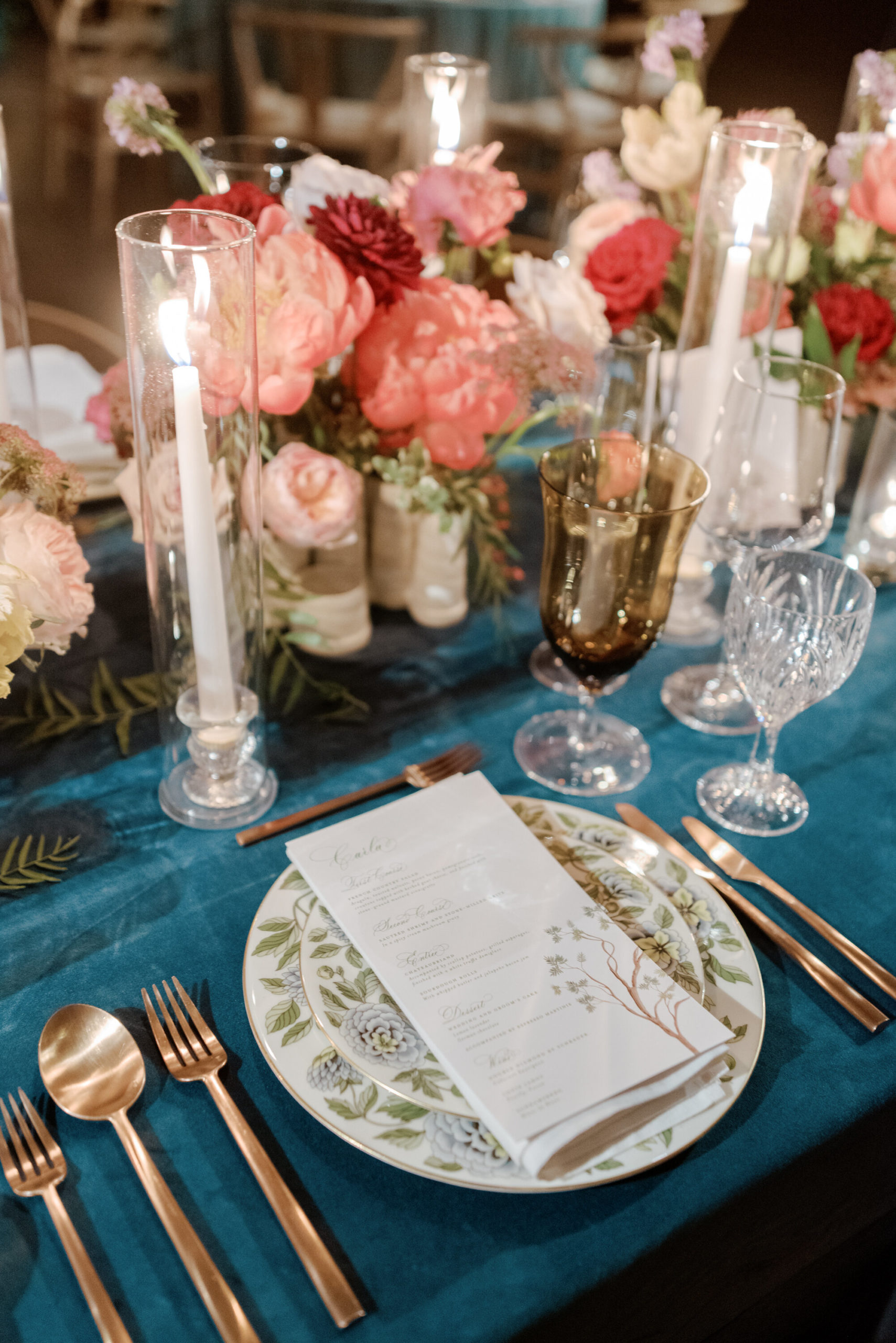 Tabletop Inspiration - Heirloom China Paired with Modern Elements